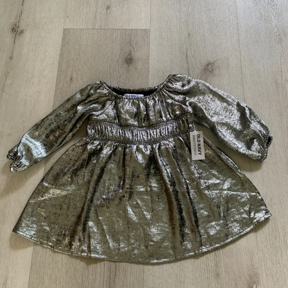 Old Navy Toddler Girls Silver Metallic Smocked Foil Party Dress 12-18 Months NWT